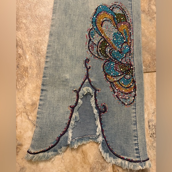 A.Z.I. Butterfly Embellished Cropped Jeans Women’s 10 - Picture 6 of 12